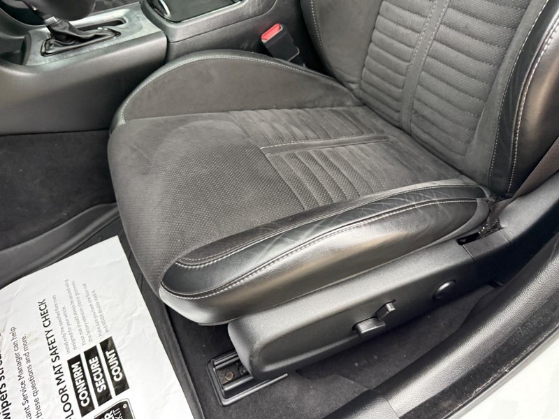 Dodge Charger Vehicle Full-screen Gallery Image 17