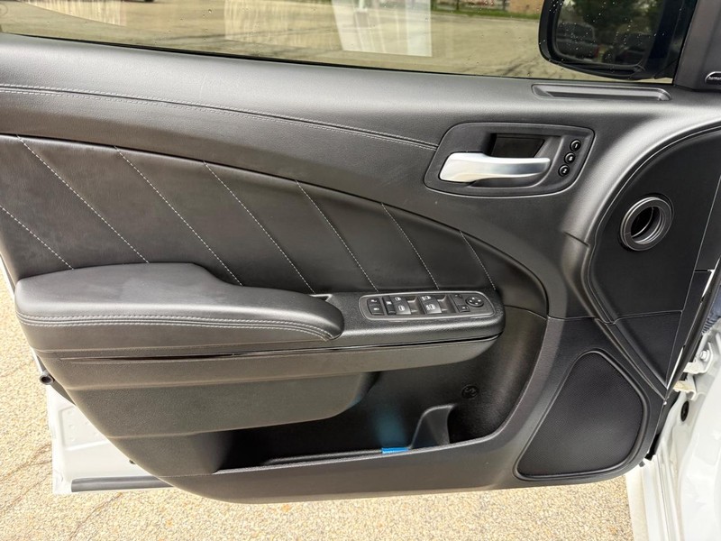 Dodge Charger Vehicle Full-screen Gallery Image 19
