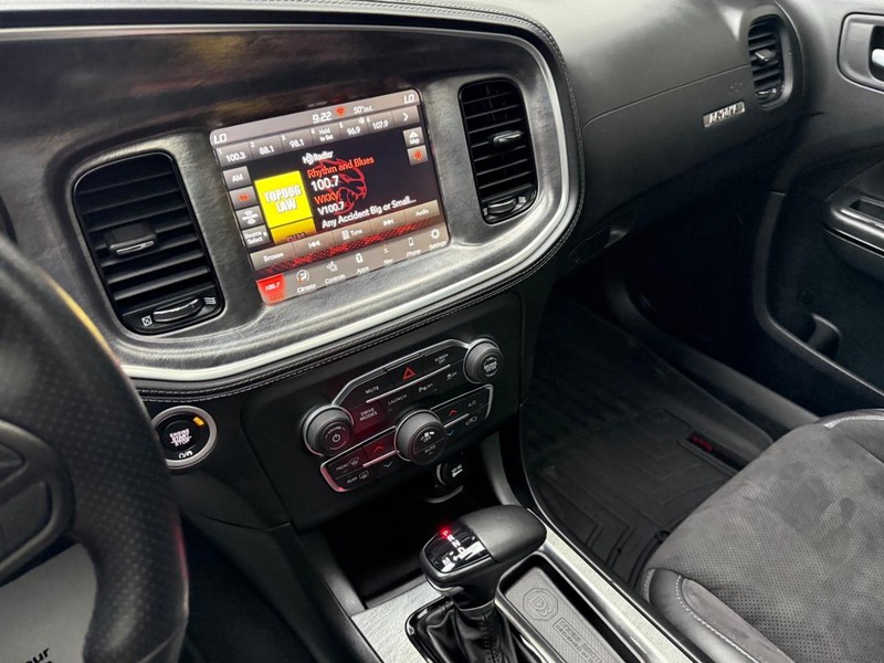 Dodge Charger Vehicle Full-screen Gallery Image 25