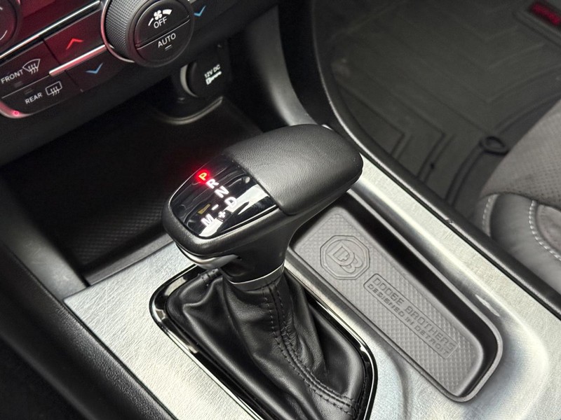 Dodge Charger Vehicle Full-screen Gallery Image 26