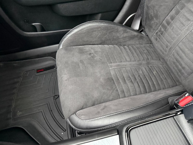 Dodge Charger Vehicle Full-screen Gallery Image 27
