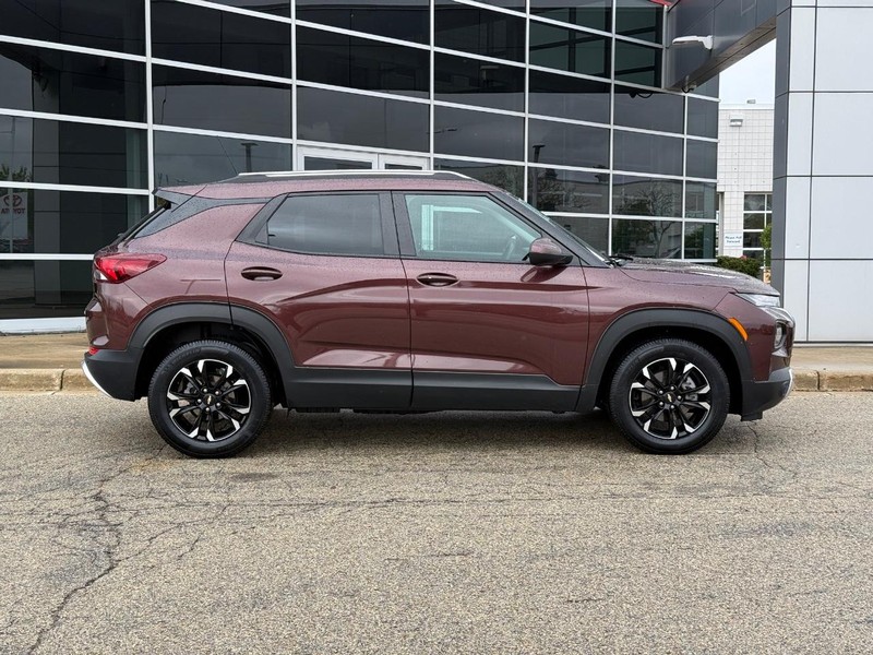 Chevrolet TrailBlazer Vehicle Full-screen Gallery Image 02