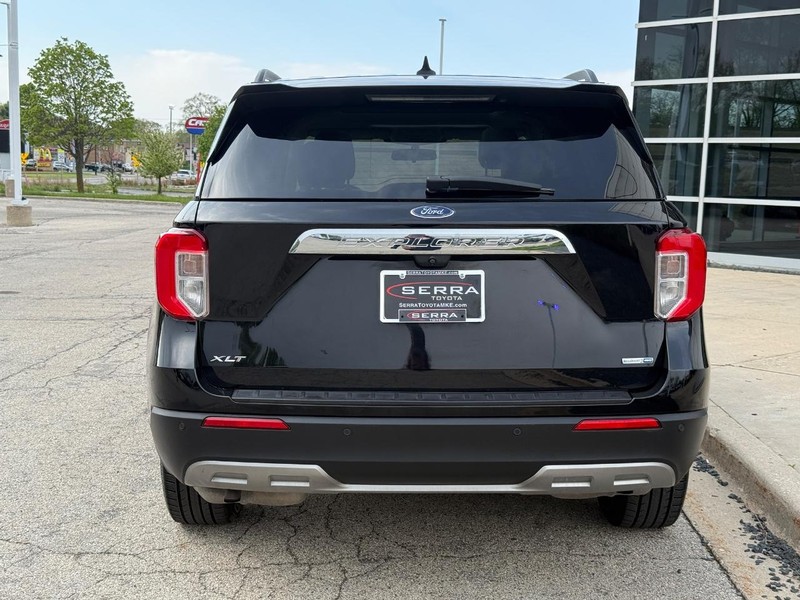 Ford Explorer Vehicle Full-screen Gallery Image 04