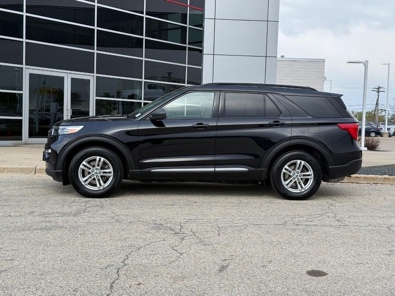 Ford Explorer Vehicle Full-screen Gallery Image 06
