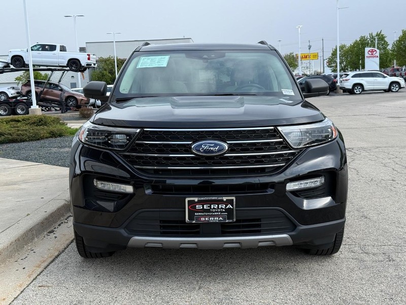 Ford Explorer Vehicle Full-screen Gallery Image 08