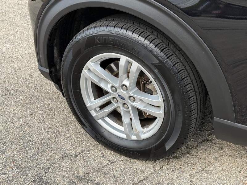 Ford Explorer Vehicle Full-screen Gallery Image 10