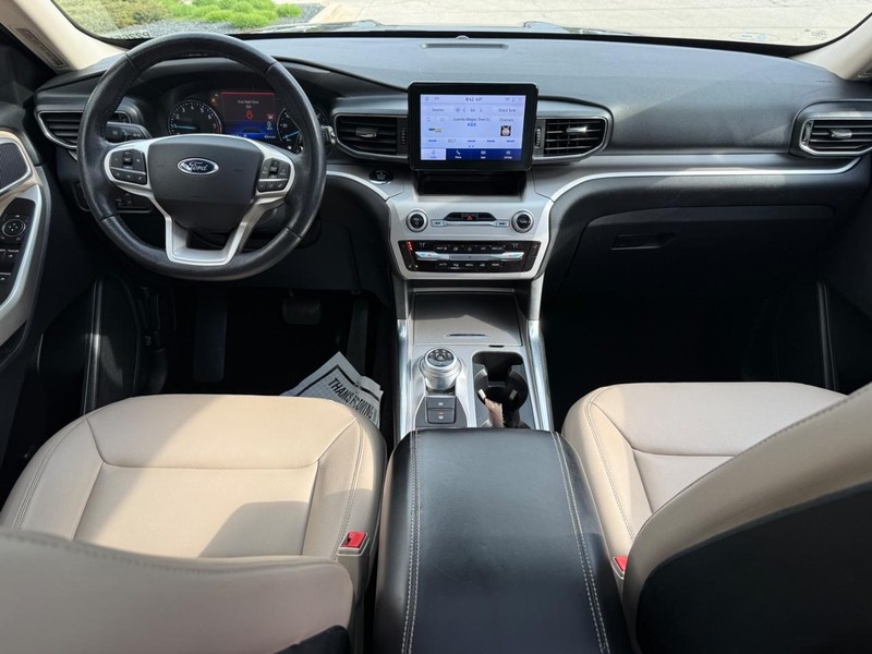 Ford Explorer Vehicle Full-screen Gallery Image 14
