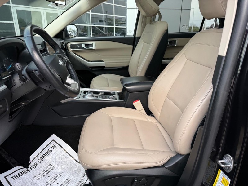 Ford Explorer Vehicle Full-screen Gallery Image 17