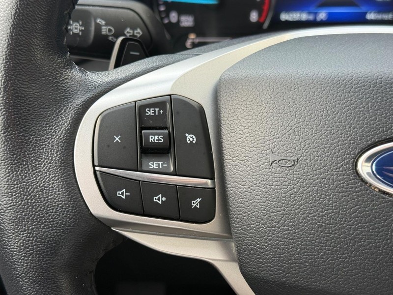 Ford Explorer Vehicle Full-screen Gallery Image 21