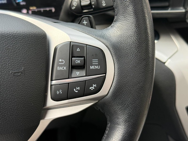 Ford Explorer Vehicle Full-screen Gallery Image 22