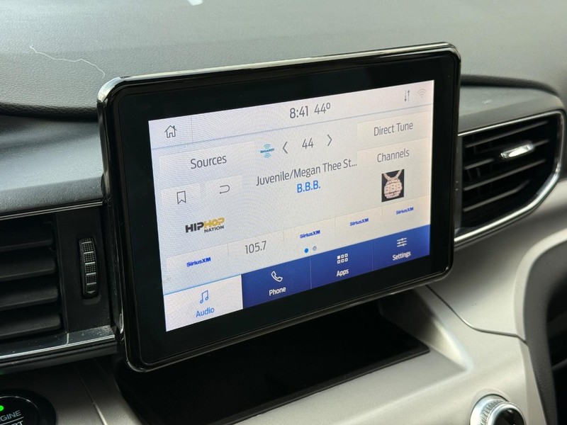Ford Explorer Vehicle Full-screen Gallery Image 24