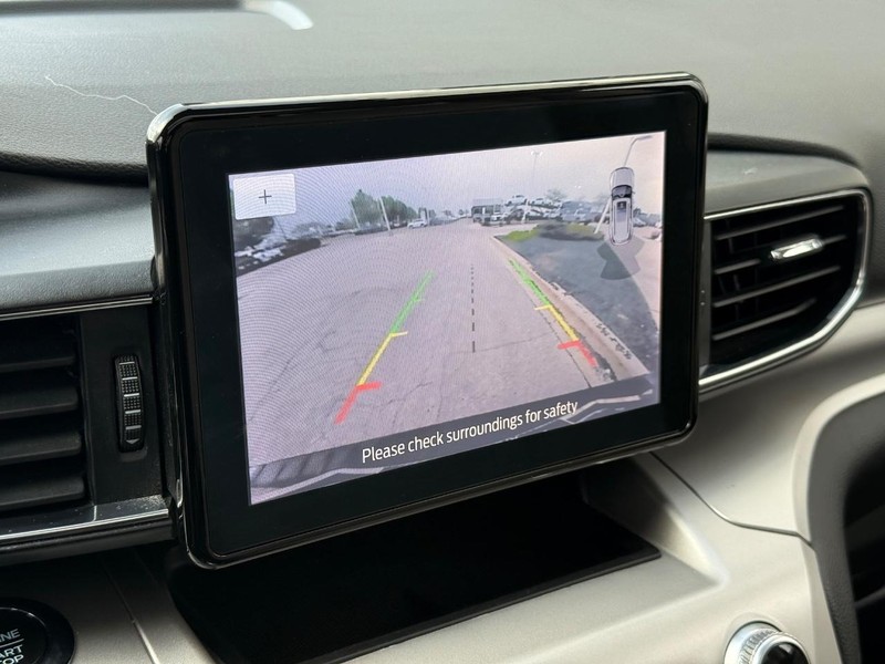 Ford Explorer Vehicle Full-screen Gallery Image 25