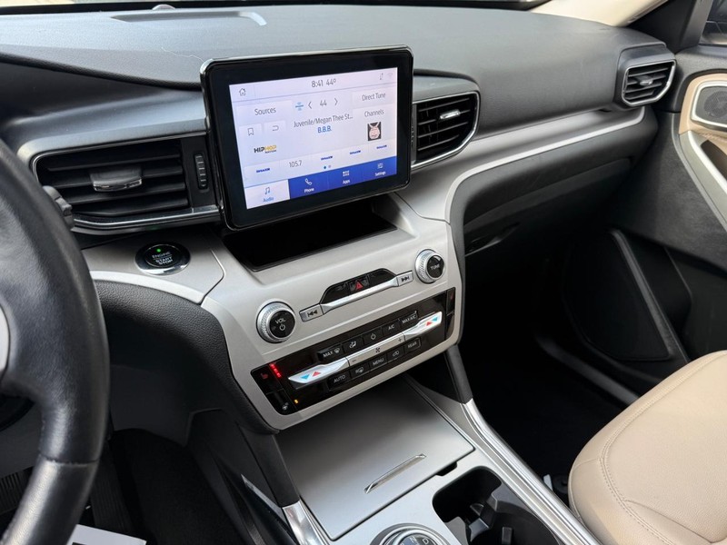 Ford Explorer Vehicle Full-screen Gallery Image 26