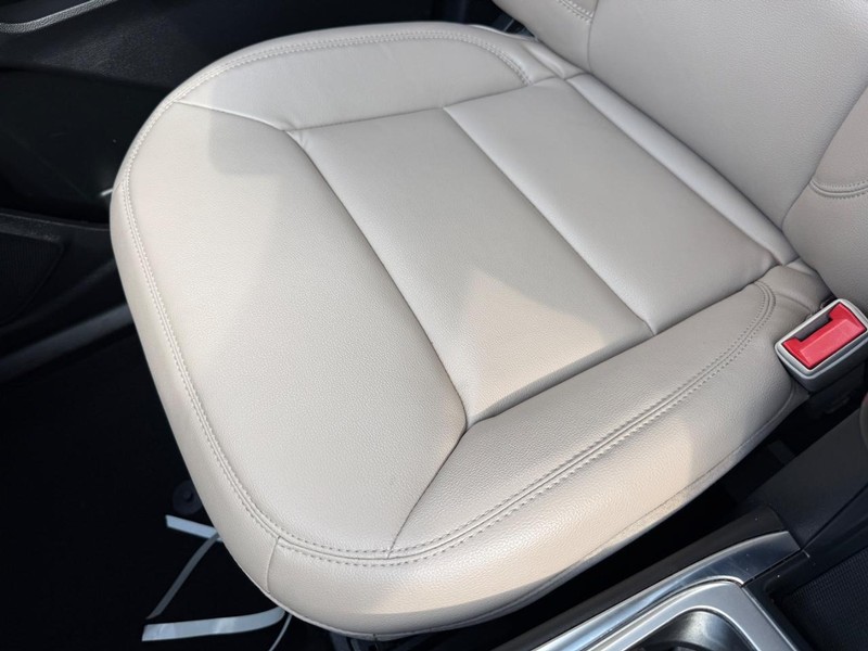 Ford Explorer Vehicle Full-screen Gallery Image 28
