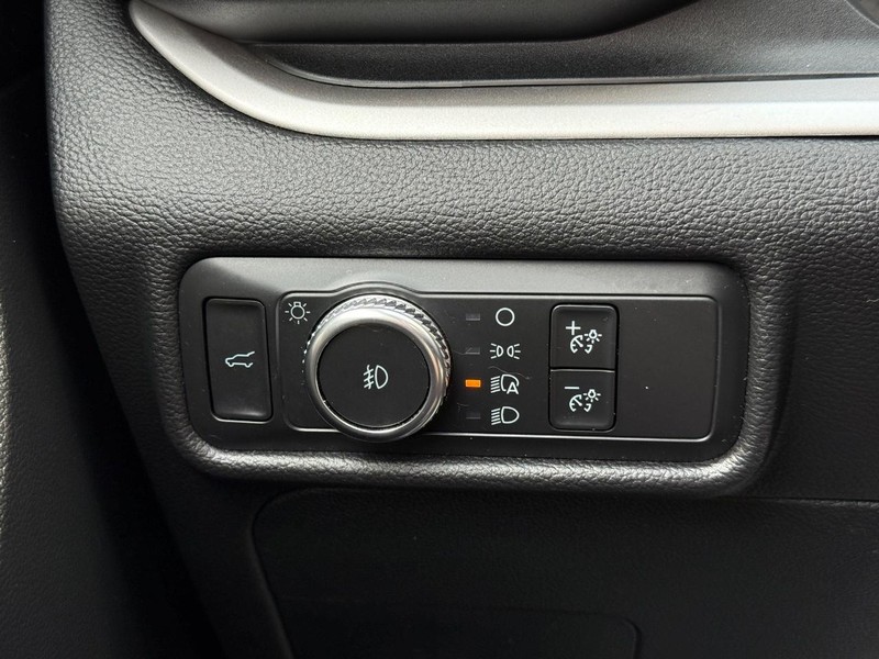Ford Explorer Vehicle Full-screen Gallery Image 30