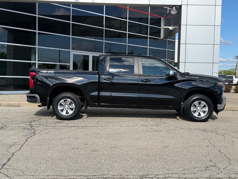Chevrolet Silverado 1500 Vehicle Full-screen Gallery Image 02