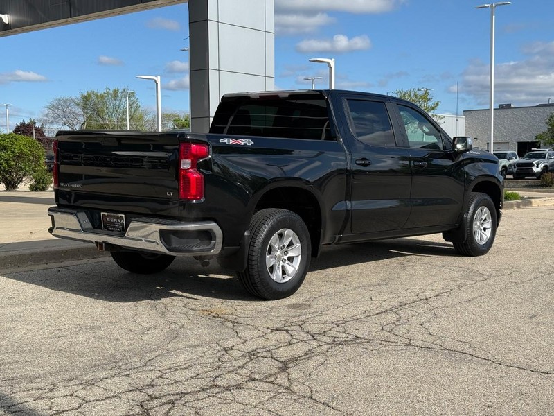 Chevrolet Silverado 1500 Vehicle Full-screen Gallery Image 03