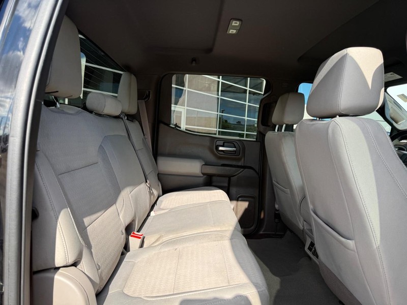 Chevrolet Silverado 1500 Vehicle Full-screen Gallery Image 12