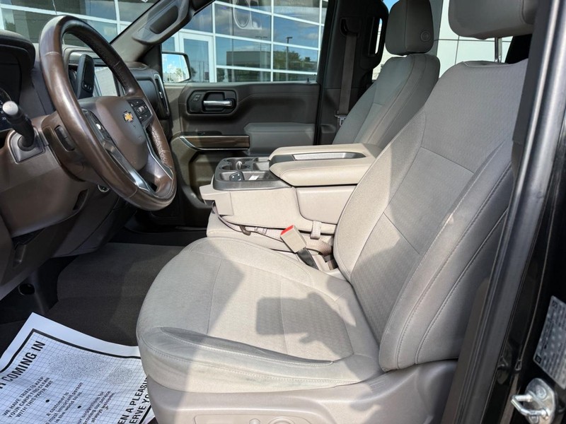 Chevrolet Silverado 1500 Vehicle Full-screen Gallery Image 16