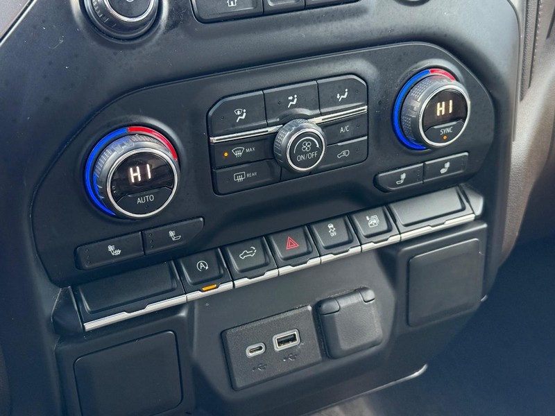 Chevrolet Silverado 1500 Vehicle Full-screen Gallery Image 26