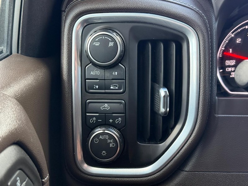 Chevrolet Silverado 1500 Vehicle Full-screen Gallery Image 28