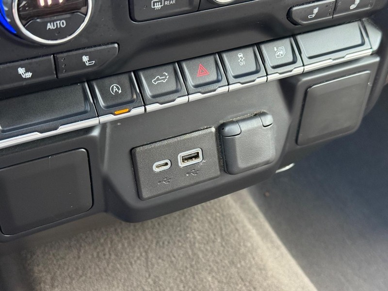 Chevrolet Silverado 1500 Vehicle Full-screen Gallery Image 30