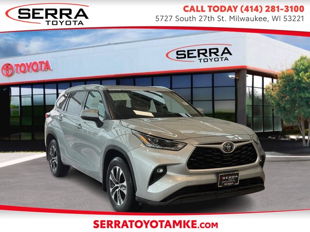 Milwaukee WI 2021 Toyota Highlander more details - toyota highlander