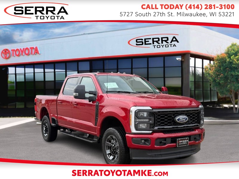 Ford Super Duty F-250 SRW Vehicle Full-screen Gallery Image 01