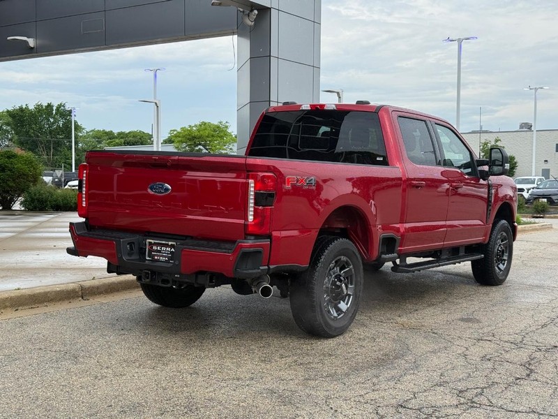 Ford Super Duty F-250 SRW Vehicle Full-screen Gallery Image 03