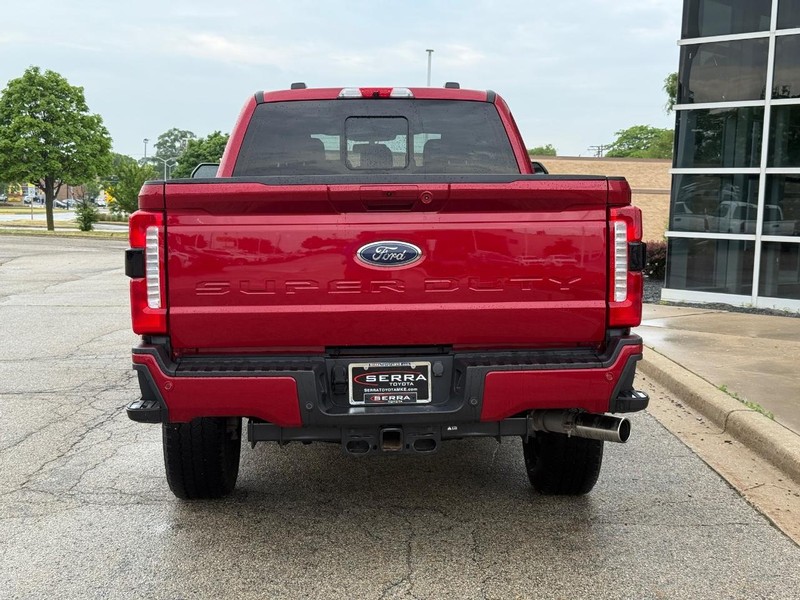 Ford Super Duty F-250 SRW Vehicle Full-screen Gallery Image 04
