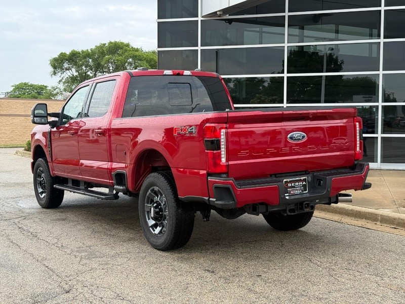 Ford Super Duty F-250 SRW Vehicle Full-screen Gallery Image 05
