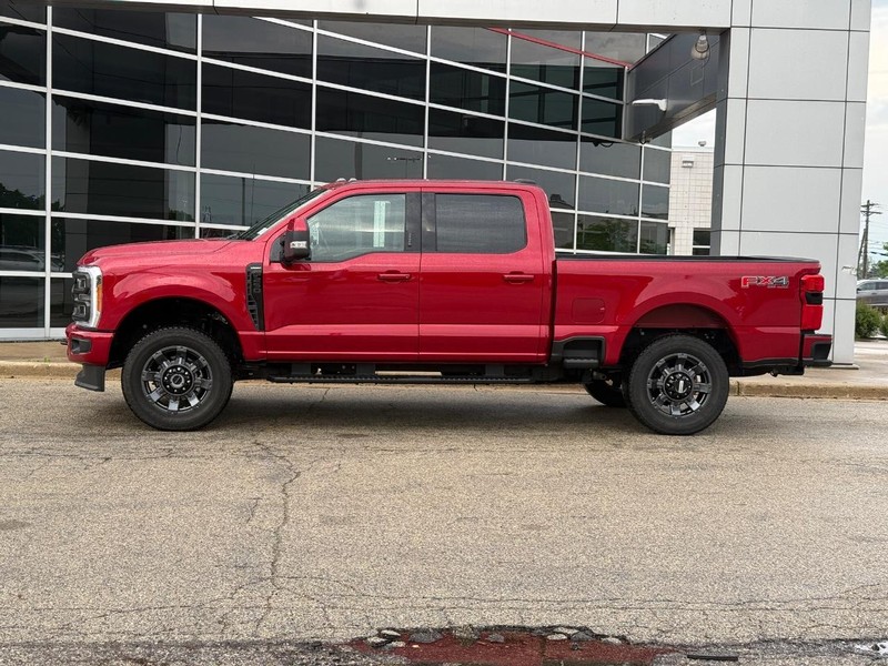 Ford Super Duty F-250 SRW Vehicle Full-screen Gallery Image 06