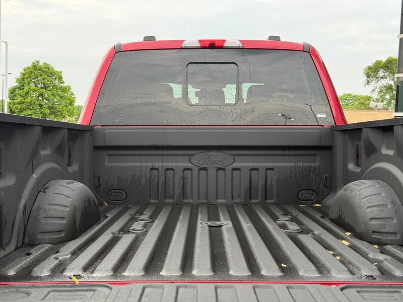 Ford Super Duty F-250 SRW Vehicle Full-screen Gallery Image 09