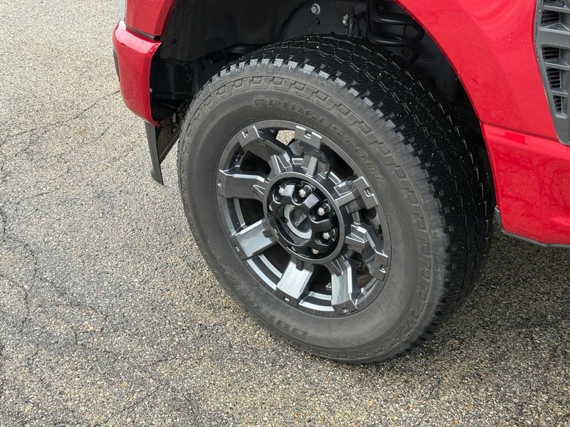 Ford Super Duty F-250 SRW Vehicle Full-screen Gallery Image 10