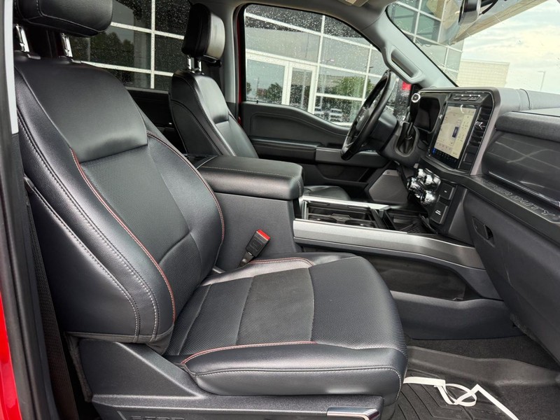 Ford Super Duty F-250 SRW Vehicle Full-screen Gallery Image 11