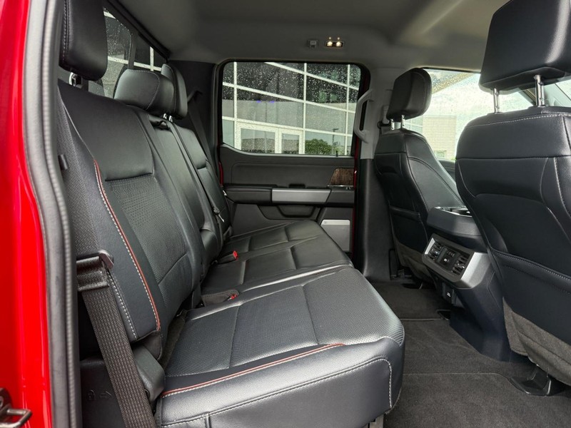 Ford Super Duty F-250 SRW Vehicle Full-screen Gallery Image 12