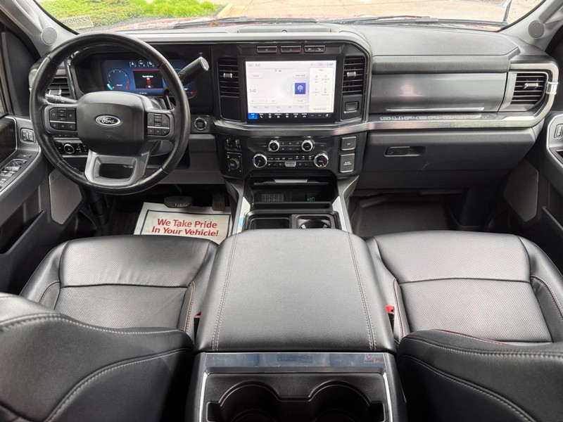 Ford Super Duty F-250 SRW Vehicle Full-screen Gallery Image 13