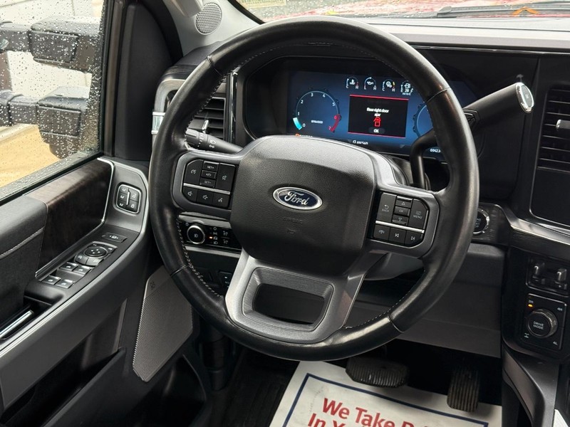 Ford Super Duty F-250 SRW Vehicle Full-screen Gallery Image 14