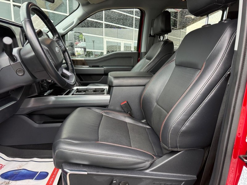 Ford Super Duty F-250 SRW Vehicle Full-screen Gallery Image 16
