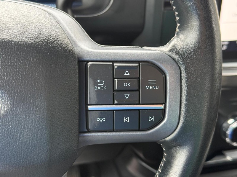 Ford Super Duty F-250 SRW Vehicle Full-screen Gallery Image 21