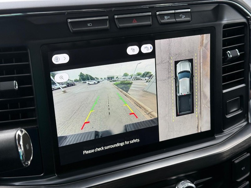 Ford Super Duty F-250 SRW Vehicle Full-screen Gallery Image 24
