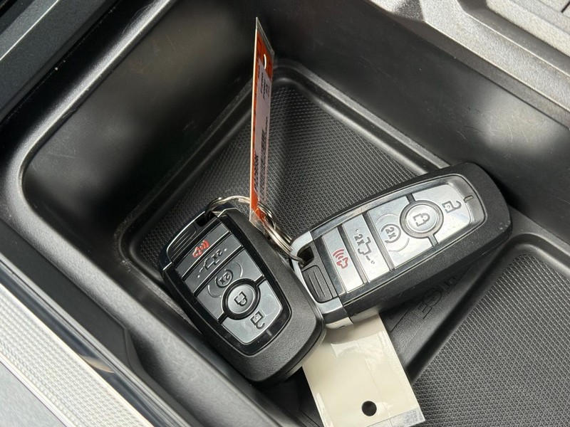 Ford Super Duty F-250 SRW Vehicle Full-screen Gallery Image 30