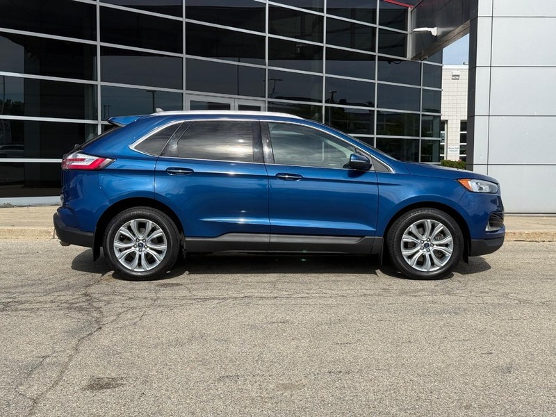 Ford Edge Vehicle Full-screen Gallery Image 02