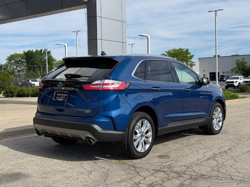 Ford Edge Vehicle Full-screen Gallery Image 03