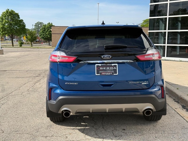 Ford Edge Vehicle Full-screen Gallery Image 04