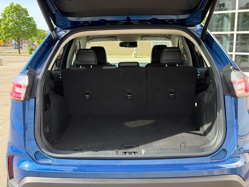Ford Edge Vehicle Full-screen Gallery Image 09