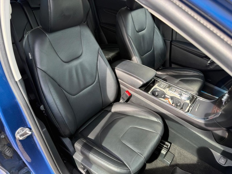Ford Edge Vehicle Full-screen Gallery Image 11