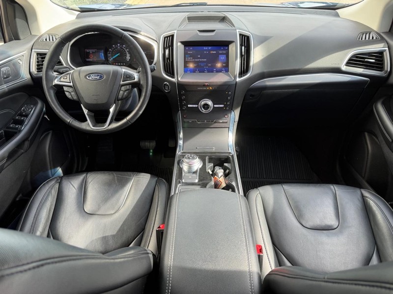Ford Edge Vehicle Full-screen Gallery Image 13