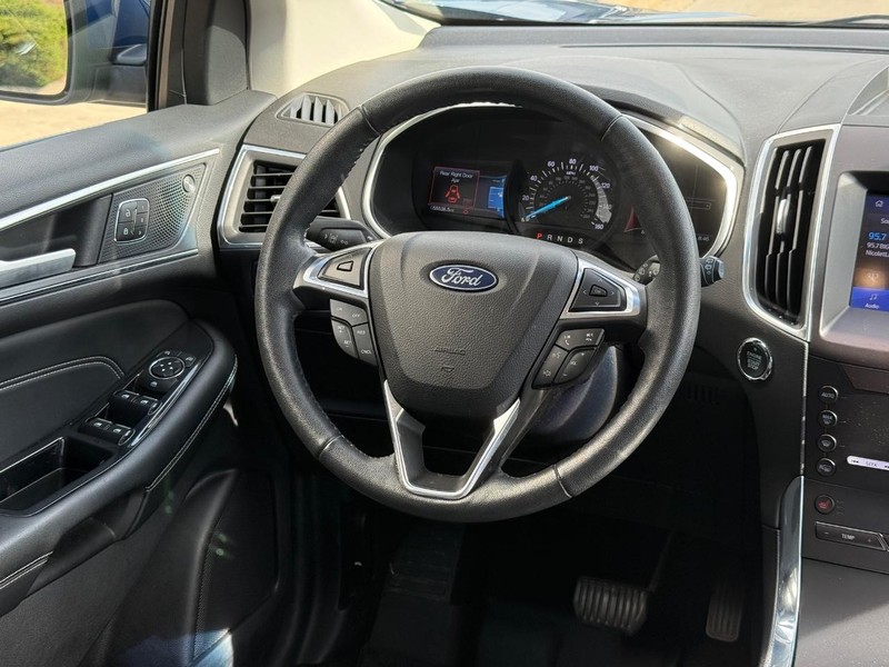 Ford Edge Vehicle Full-screen Gallery Image 14