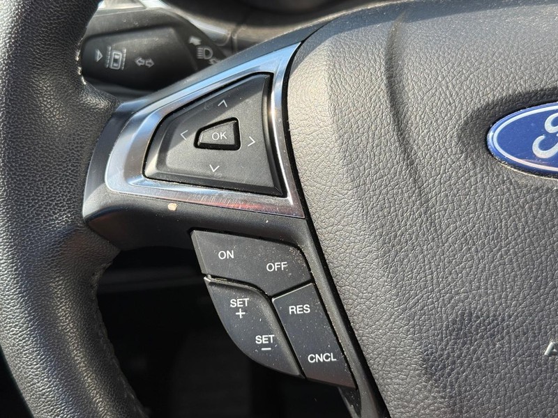 Ford Edge Vehicle Full-screen Gallery Image 20